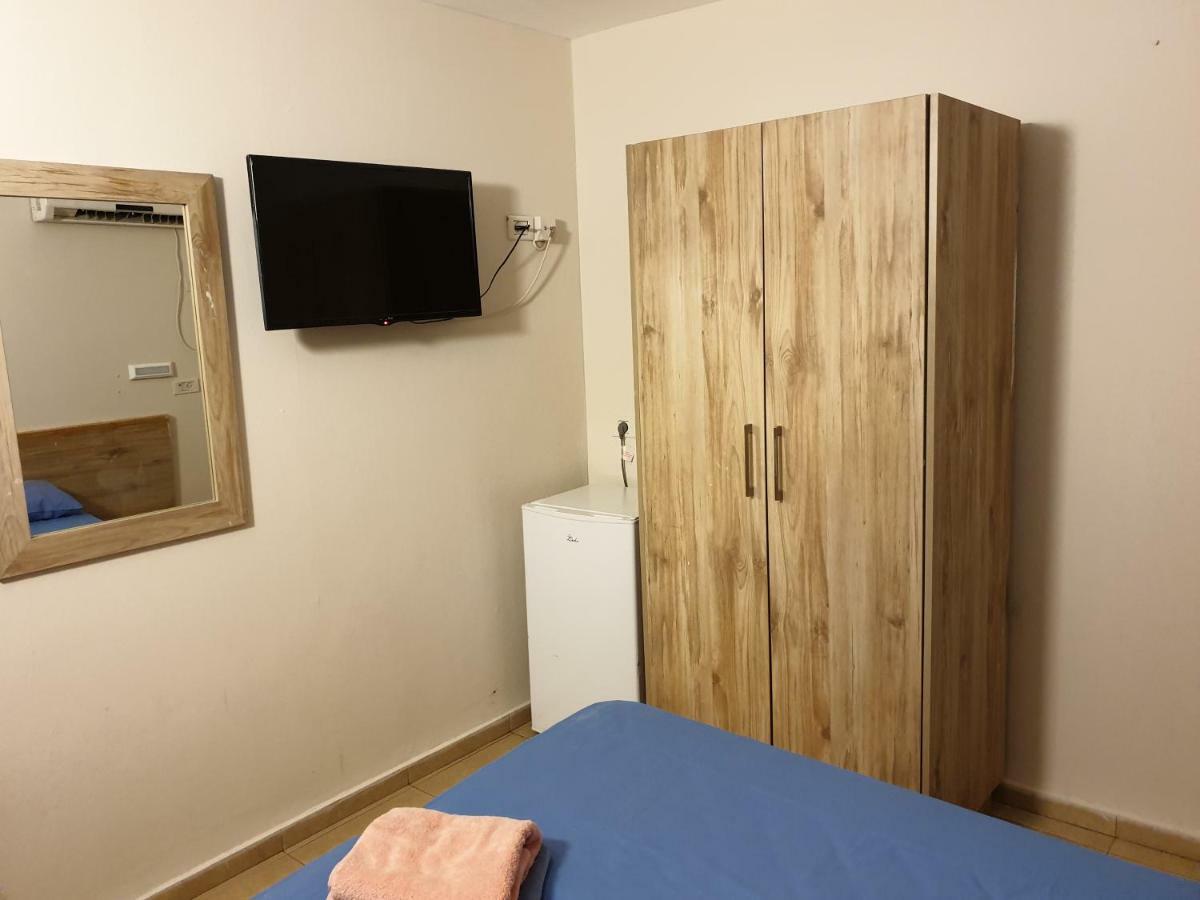 Bergik Hotel Тверия Экстерьер фото